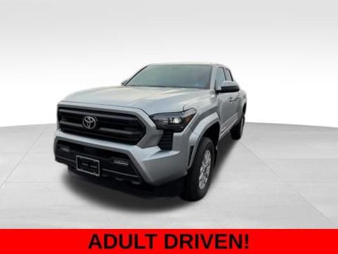Used 2025 Toyota Tacoma SR5 image 2
