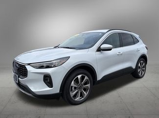 Used 2025 Ford Escape Platinum w/ Class II Trailer Tow Package video 1