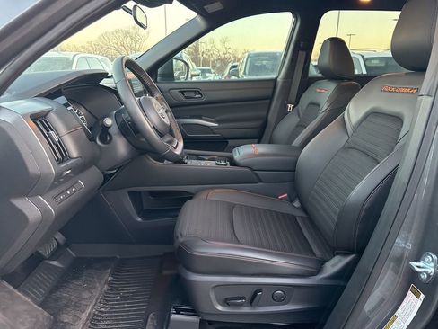 Used 2025 Nissan Pathfinder Rock Creek image 11