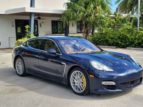 Used 2010 Porsche Panamera Turbo image 3
