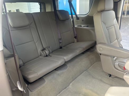 Used 2017 Chevrolet Suburban Premier image 17