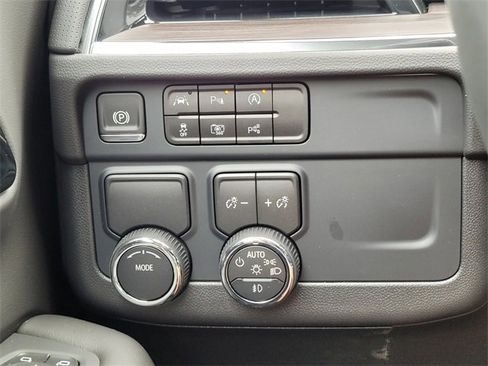 New 2025 Chevrolet Suburban Premier image 26