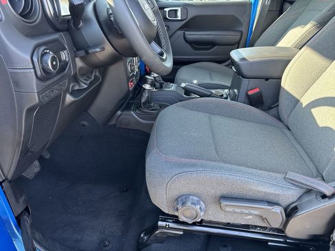 Certified 2025 Jeep Wrangler Unlimited Rubicon image 13