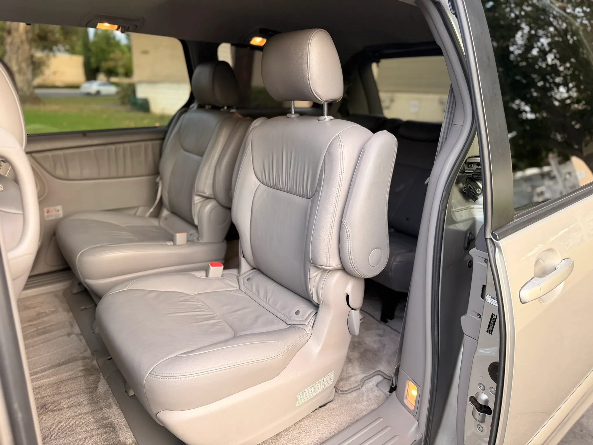 Used 2006 Toyota Sienna XLE w/ XLE Pkg 6 FWD image 4