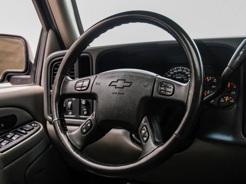 Used 2006 Chevrolet Suburban LT w/ Preferred Equipment Group RWD image 19