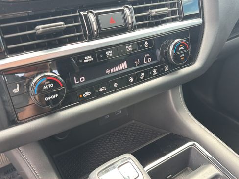 Certified 2022 Nissan Pathfinder SL w/ SL Black Package FWD image 26