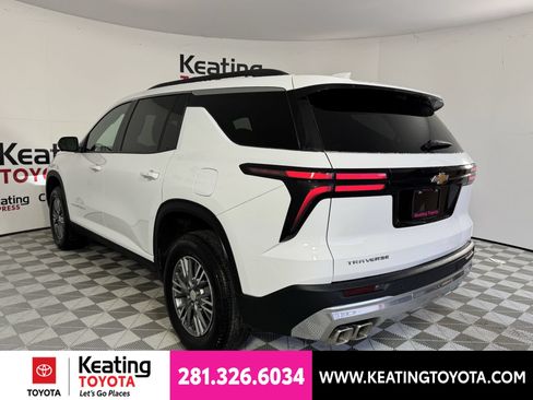 Used 2026 Chevrolet Traverse LT w/ Driver Confidence Package FWD image 7