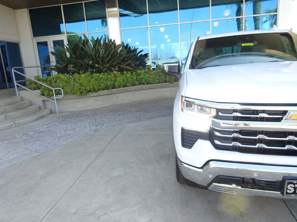 Certified 2022 Chevrolet Silverado 1500 LTZ AWD/4WD image 32
