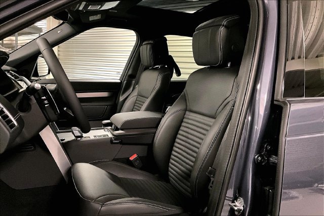 New 2026 Land Rover Discovery Limited Edition AWD/4WD image 8