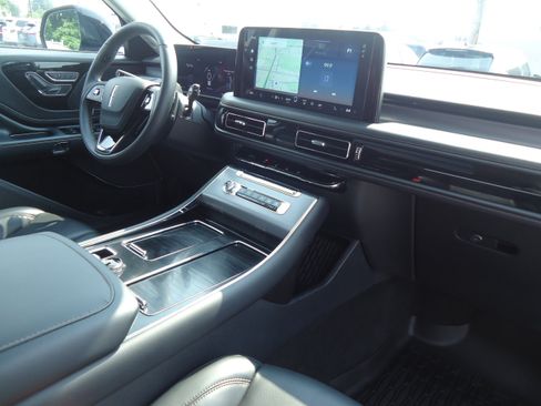 Used 2026 Lincoln Aviator AWD w/ Jet Appearance Package image 27