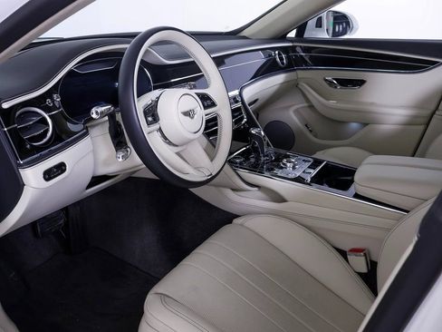 Used 2024 Bentley Flying Spur V8 image 4