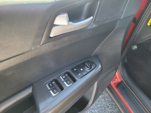 Used 2022 Kia Sportage LX image 18