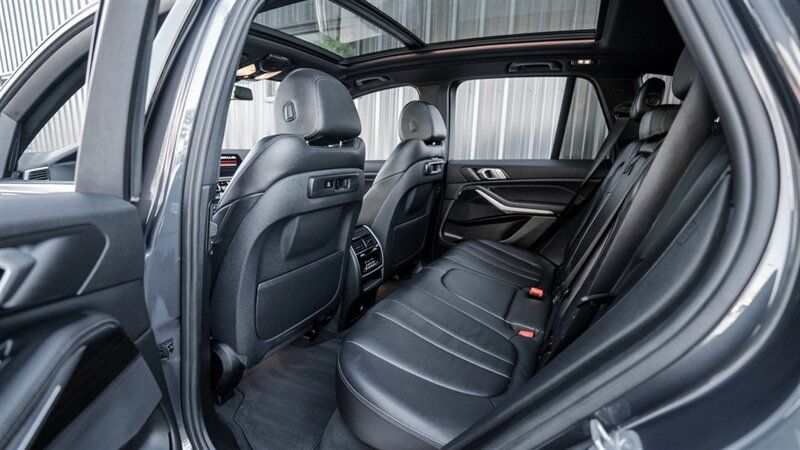Used 2019 BMW X5 xDrive40i w/ Convenience Package AWD/4WD image 42