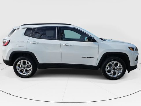 New 2026 Jeep Compass Latitude image 2