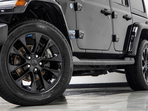Used 2023 Jeep Wrangler Unlimited Sahara w/ Cold Weather Group AWD/4WD image 3
