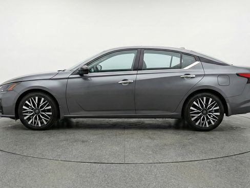 Used 2025 Nissan Altima 2.5 SV image 5
