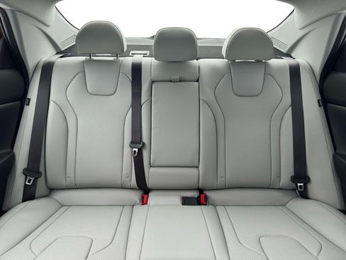 New 2026 Hyundai Elantra Limited FWD image 16