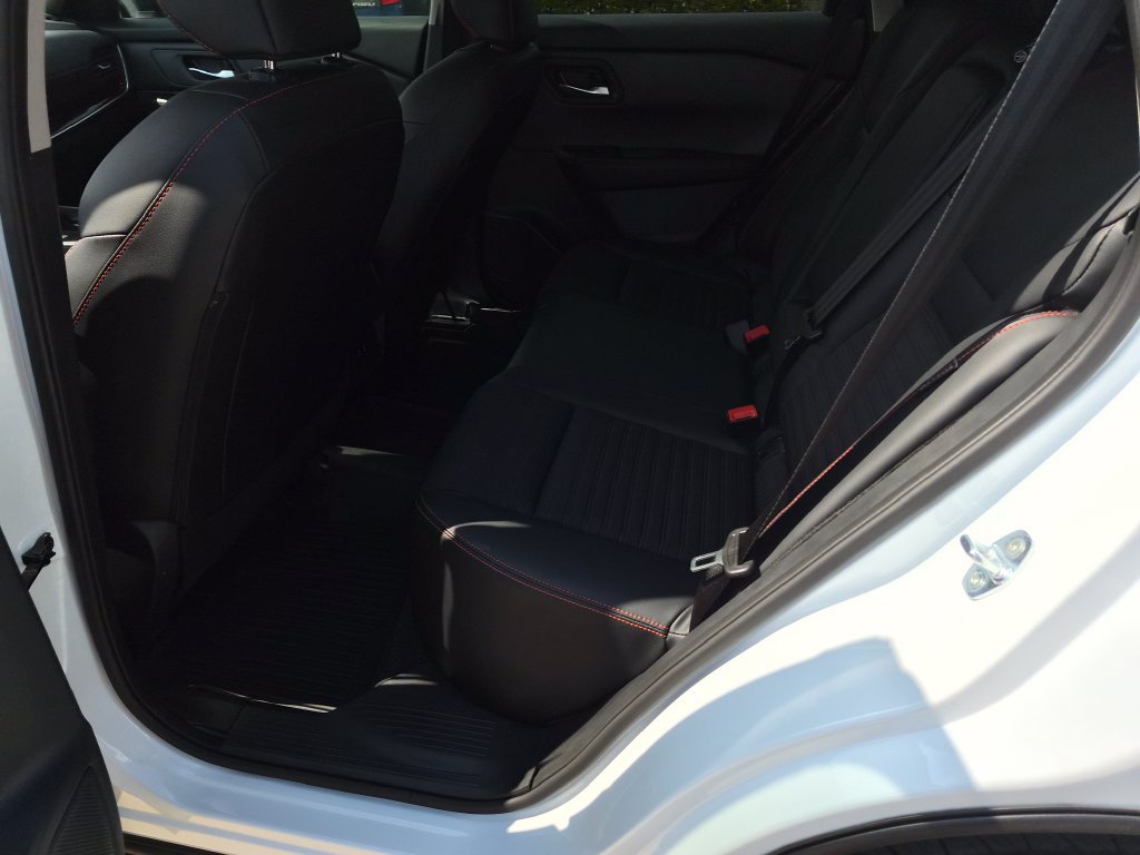 Certified 2026 Nissan Rogue SV AWD/4WD image 9