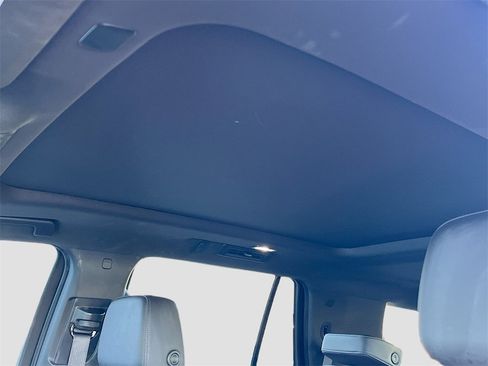 Used 2022 Chevrolet Tahoe Z71 w/ Luxury Package image 23