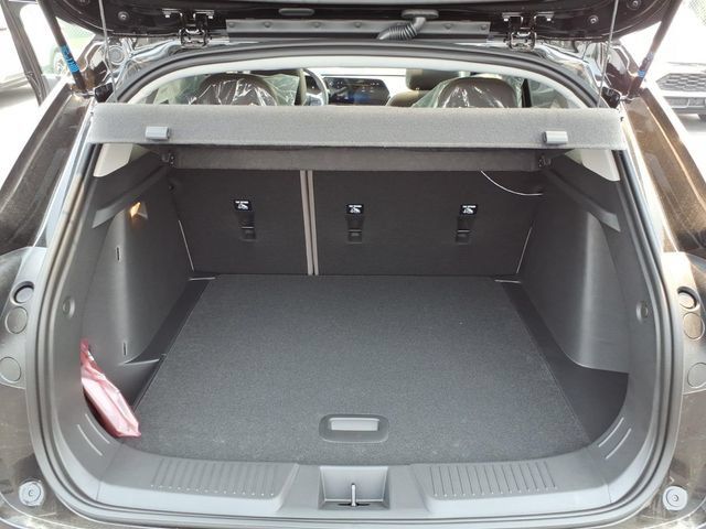 New 2026 Chevrolet Trax ACTIV w/ Sunroof Package FWD image 11