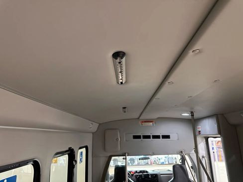 Used 2015 Ford E-350 and Econoline 350 Super Duty image 42