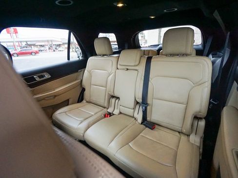 Used 2017 Ford Explorer Limited image 33