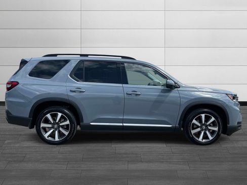 Used 2025 Honda Pilot Touring image 2