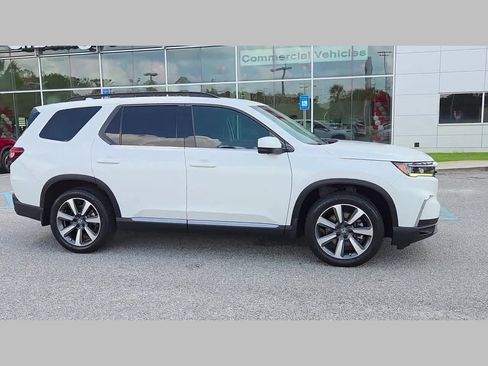 Used 2025 Honda Pilot Elite image 35