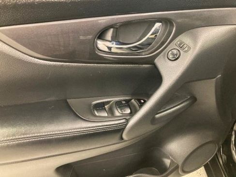 Used 2020 Nissan Rogue SV AWD/4WD image 25