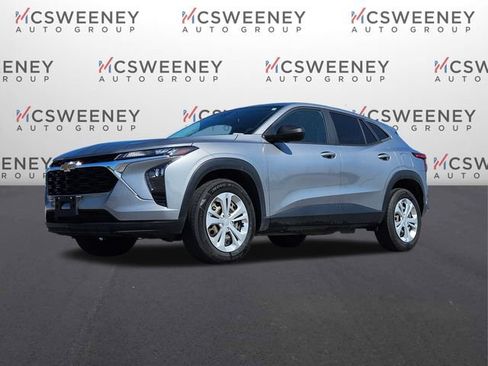 Used 2024 Chevrolet Trax LS w/ Driver Confidence Package FWD image 1