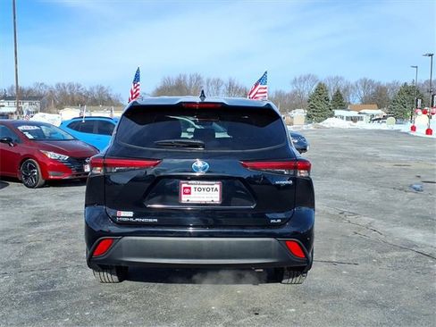 Used 2022 Toyota Highlander XLE image 4