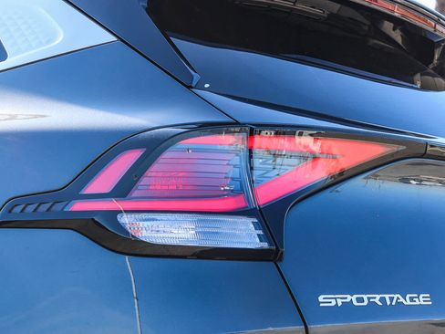 Used 2024 Kia Sportage LX image 7