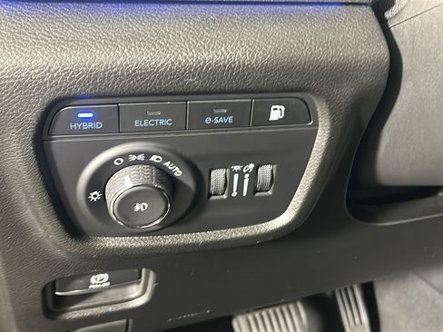 Used 2023 Jeep Grand Cherokee Overland AWD/4WD image 22