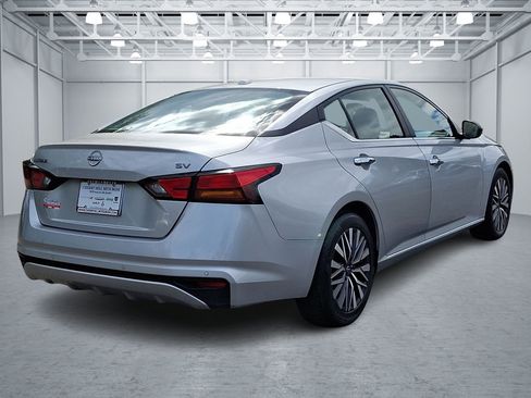 Used 2024 Nissan Altima 2.5 SV FWD image 5