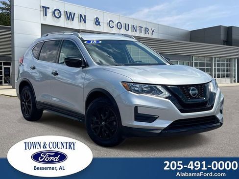 Used 2018 Nissan Rogue SV FWD image 1