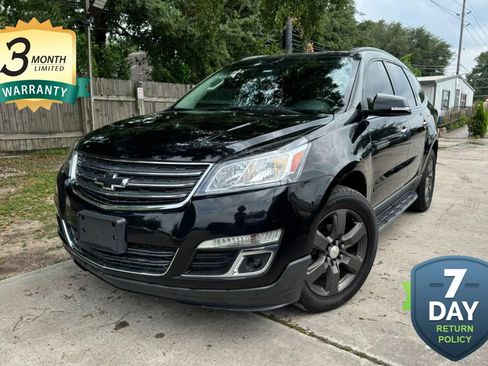 Used 2017 Chevrolet Traverse LT FWD image 1