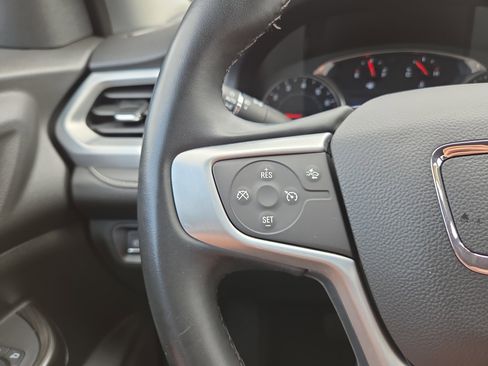 Used 2023 GMC Acadia SLT image 13