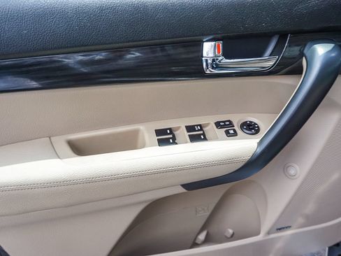 Used 2013 Kia Sorento EX w/ EX V6 Premium Pkg FWD image 19
