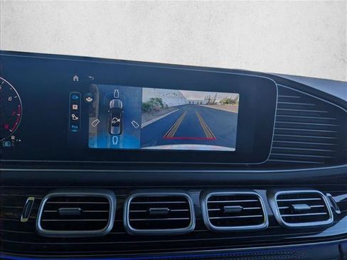 Used 2025 Mercedes-Benz GLS 580 4MATIC image 23