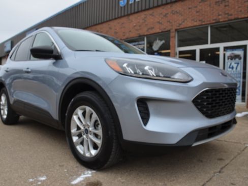 Used 2022 Ford Escape SE w/ Cold Weather Package image 1