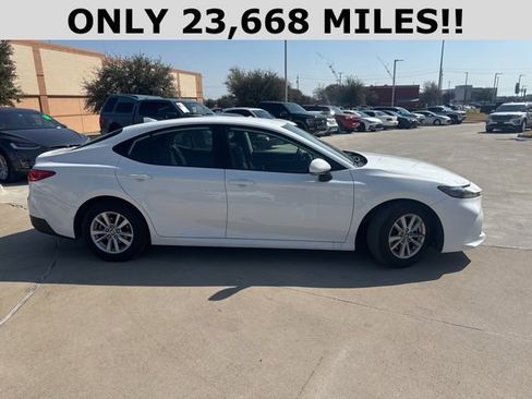 Used 2025 Toyota Camry LE image 2