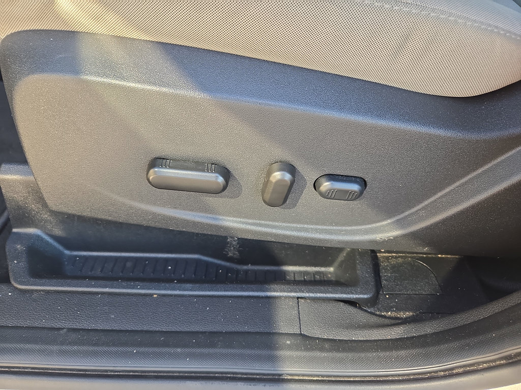 Used 2017 Ford Escape SE FWD image 21