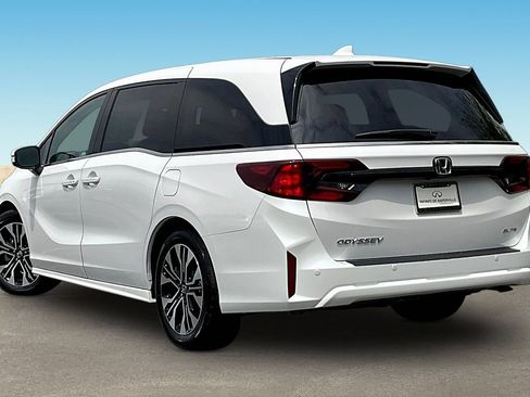 Used 2026 Honda Odyssey Elite image 4