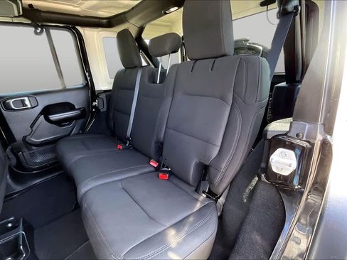 Used 2018 Jeep Wrangler Unlimited Sport S AWD/4WD image 18