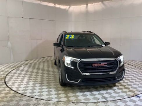 Used 2023 GMC Terrain SLE w/ Driver Convenience Package AWD/4WD image 3