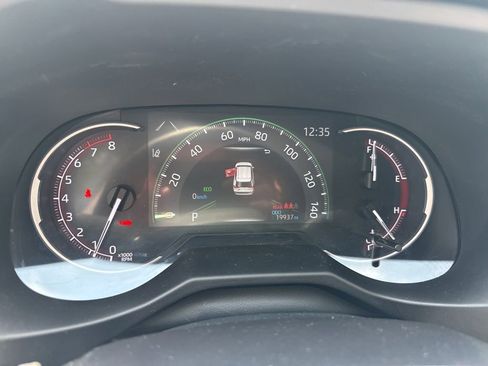 Used 2024 Toyota RAV4 LE FWD image 8