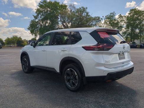 Certified 2026 Nissan Rogue SV FWD image 6