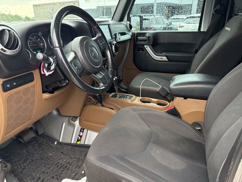 Used 2015 Jeep Wrangler Unlimited Rubicon w/ Max Tow Package image 21