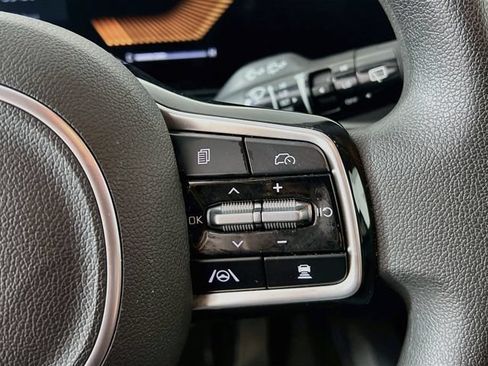 Used 2025 Kia Sorento LX FWD image 30