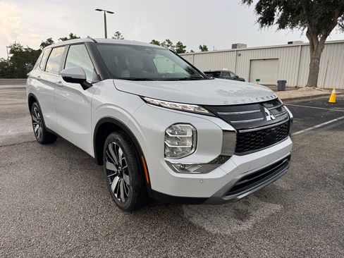 New 2025 Mitsubishi Outlander SE image 10